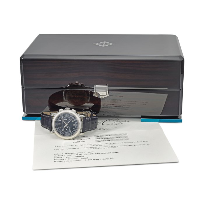 Patek Philippe. A very fine and rare platinum chronograph wristwatch with blue dial, original certificate and box Signed Patek Philippe, Genève, ref. 5070P-001, movement no. 3’715’131, case no. 4’454’252, circa 2009