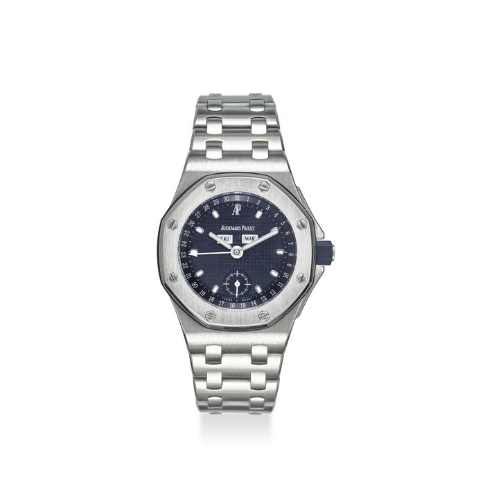 AUDEMARS PIGUET. A FINE STAINLESS STEEL TONNEAU-SHAPED AUTOMATIC COMPLETE CALENDAR WRISTWATCH WITH BRACELET SIGNED AUDEMARS PIGUET, ROYAL OAK OFFSHORE MODEL, NO 744, Ref. 25807.ST.O.1010.ST.01, MOVEMENT NO. 462’418, CASE NO. E5677, CIRCA 1999