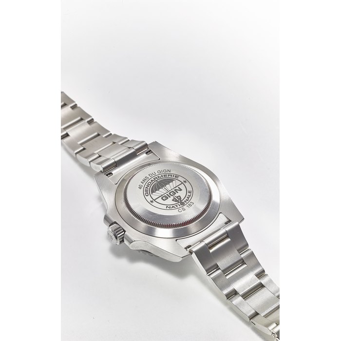 ROLEX. A VERY FINE STAINLESS STEEL AUTOMATIC WRISTWATCH WITH BRACELET MADE FOR THE 40 YEARS OF THE FRENCH SPECIAL FORCES “GIGN” SIGNED ROLEX, STAINLESS STEEL SUBMARINER MODEL, AUTOMATIC WRISTWATCH, REF. 116610, CASE NO. A30K2943, MOVEMENT NO. 8A3S6396, CIRCA 2014
