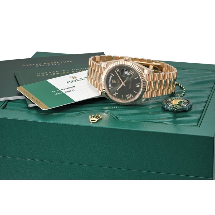 ROLEX. A FINE 18K PINK GOLD “EVEROSE” AUTOMATIC WRISTWATCH WITH SWEEP CENTRE SECONDS, DAY, DATE, OLIVE GREEN DIAL, BRACELET, INTERNATIONAL GUARANTEE AND BOX SIGNED ROLEX, OYSTER PERPETUAL, DAY-DATE, DAY-DATE 40 MODEL, REF. 228235, CASE NO.85GK8599, CIRCA 2017