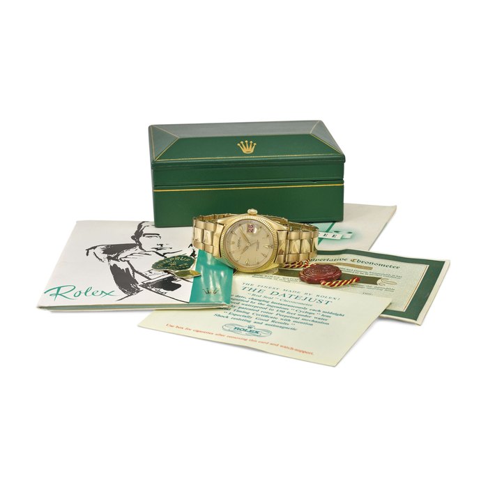 ROLEX. A RARE 18K GOLD AUTOMATIC WRISTWATCH WITH SWEEP CENTRE SECONDS, ALTERNATE RED AND BLACK DATE, BRACELET, BLANK GUARANTEE AND BOX SIGNED ROLEX, OYSTER PERPETUAL, DATEJUST, REF. 6305-1, CASE NO. 87’501, CIRCA 1955