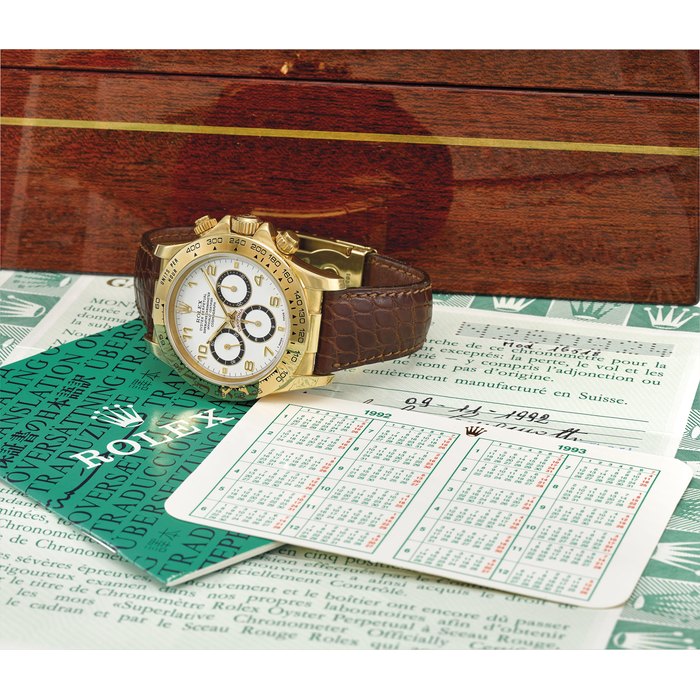 ROLEX. A FINE 18K GOLD AUTOMATIC CHRONOGRAPH WRISTWATCH WITH ORIGINAL GUARANTEE AND BOX Signed Rolex, Oyster Perpetual, Cosmograph, Daytona, ref. 16518, case no. N260924, circa 1992
