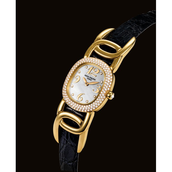 PATEK PHILIPPE. A LADY'S FINE 18K GOLD AND DIAMOND-SET OVAL WRISTWATCH WITH MOTHER-OF-PEARL DIAL SIGNED PATEK PHILIPPE, GENEVE, REF. 4831, MOVEMENT NO. 1'968'930, CASE NO. 4'041'549, MANUFACTURED IN 1999