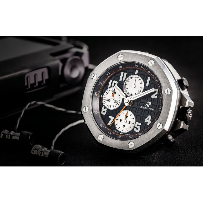 AUDEMARS PIGUET. A STAINLESS STEEL TABLE CLOCK WITH ALARM SIGNED AUDEMARS PIGUET, ROYAL OAK OFFSHORE, CIRCA 2016