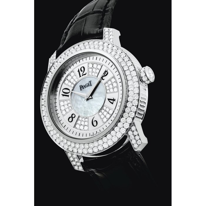 PIAGET. AN 18K WHITE GOLD AND DIAMOND-SET AUTOMATIC WRISTWATCH WITH MOTHER-OF-PEARL DIAL SIGNED PIAGET, REF. P10124, CASE NO. 909'897, CIRCA 2004