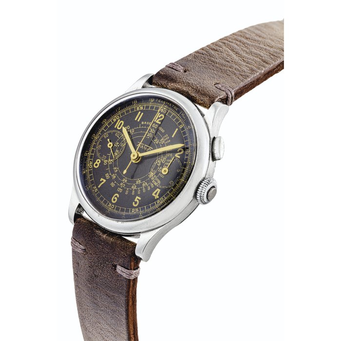 TISSOT. AN ATTRACTIVE STAINLESS STEEL CO-AXIAL SINGLE BUTTON CHRONOGRAPH WRISTWATCH WITH BLACK DIAL AND TELEMETER SCALE SIGNED TISSOT, MOVEMENT NO. 4984, CASE NO. 33’871, CIRCA 1940