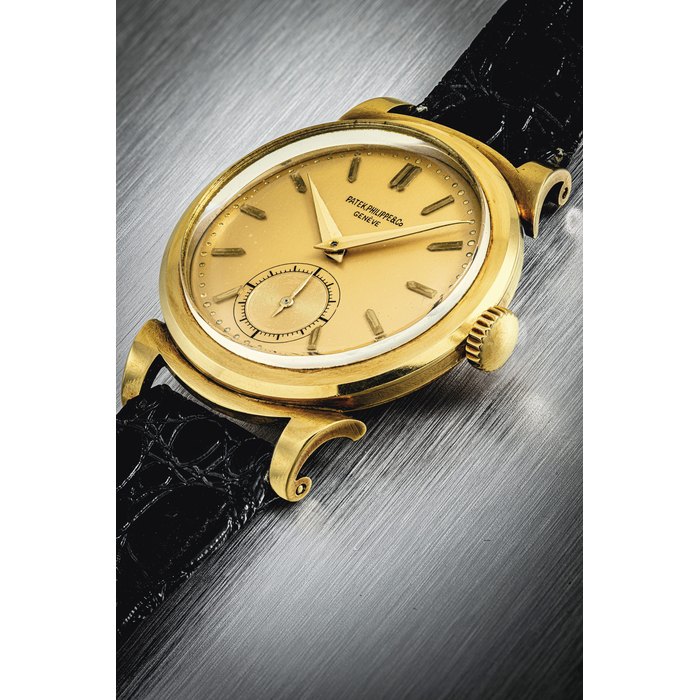 PATEK PHILIPPE. A RARE 18K GOLD WRISTWATCH WITH SCROLL LUGS AND CHAMPAGNE DIAL SIGNED PATEK PHILIPPE & CO, GENEVE, REF. 1491, MOVEMENT NO. 961’963, CASE NO. 650’387, MANUFACTURED IN 1948