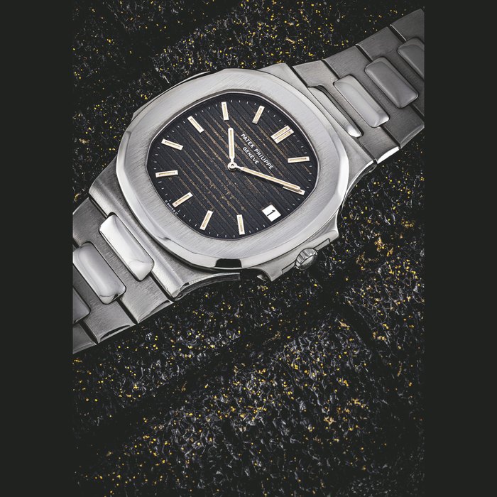 PATEK PHILIPPE. A STAINLESS STEEL AUTOMATIC WRISTWATCH WITH DATE AND BRACELET NAUTILUS MODEL, REF. 3700, MANUFACTURED IN 1977