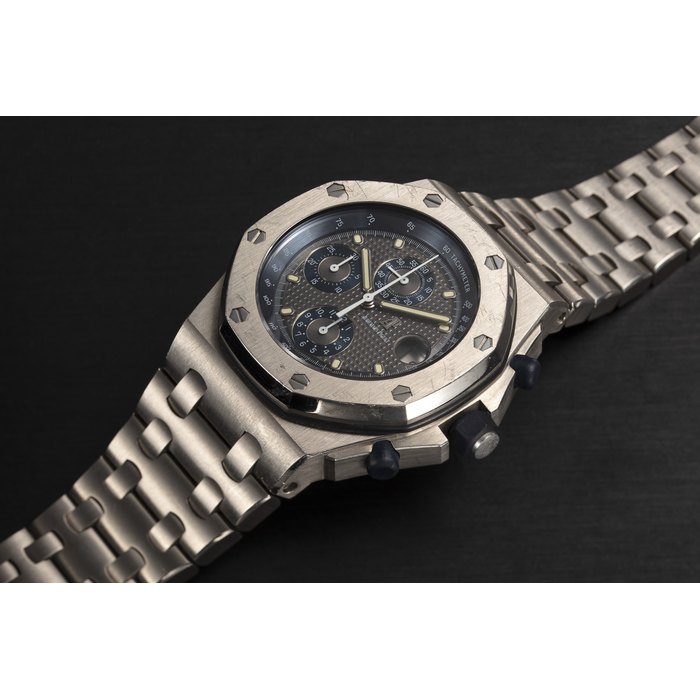 AUDEMARS PIGUET, ROYAL OAK OFFSHORE REF. 25721TI, A TITANIUM SELF-WINDING CHRONOGRAPH CASE NUMBER: E5268., NO. 210