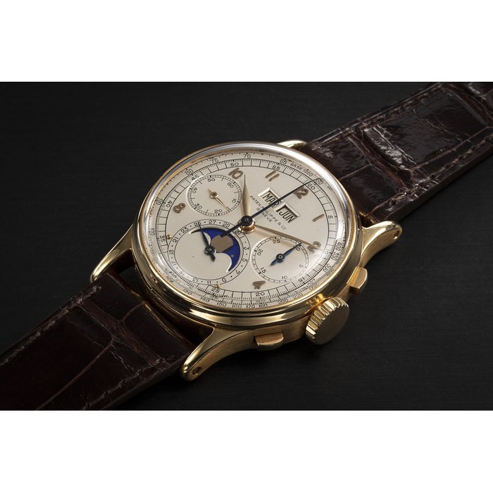 Patek Philippe PATEK PHILIPPE, REF. 1518, A RARE GOLD PERPETUAL CALENDAR CHRONOGRAPH WRISTWATCH CASE NUMBER: 631’488, MOVEMENT NUMBER: 863’032 · 1518