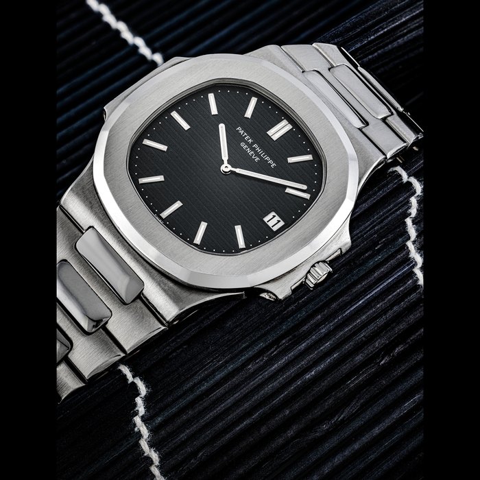 PATEK PHILIPPE. A RARE STAINLESS STEEL AUTOMATIC WRISTWATCH WITH DATE AND BRACELET NAUTILUS MODEL, REF. 3700⁄1