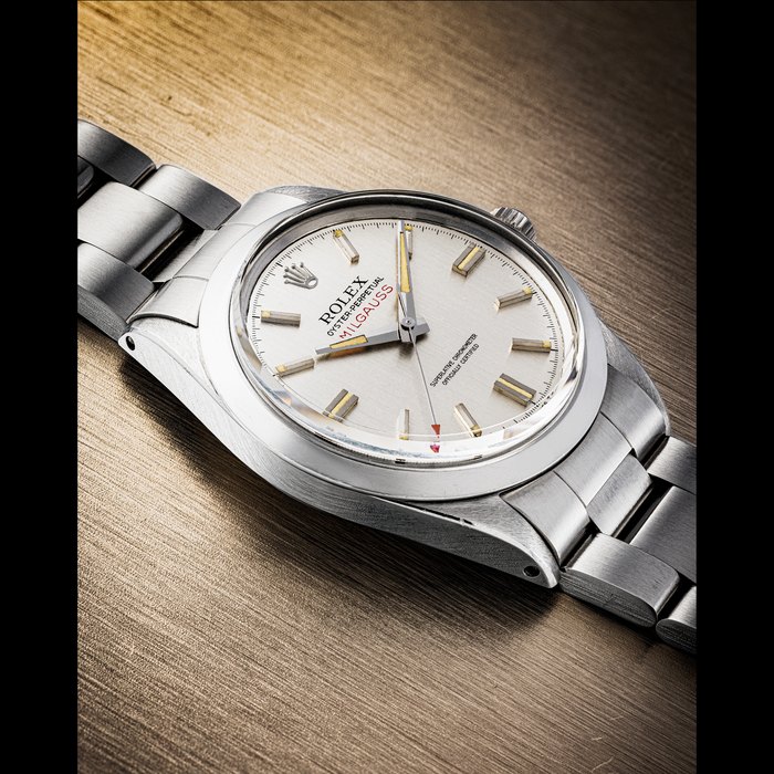 ROLEX. A STAINLESS STEEL AUTOMATIC WRISTWATCH WITH SWEEP CENTRE SECONDS AND BRACELET MILGAUSS MODEL, REF. 1019