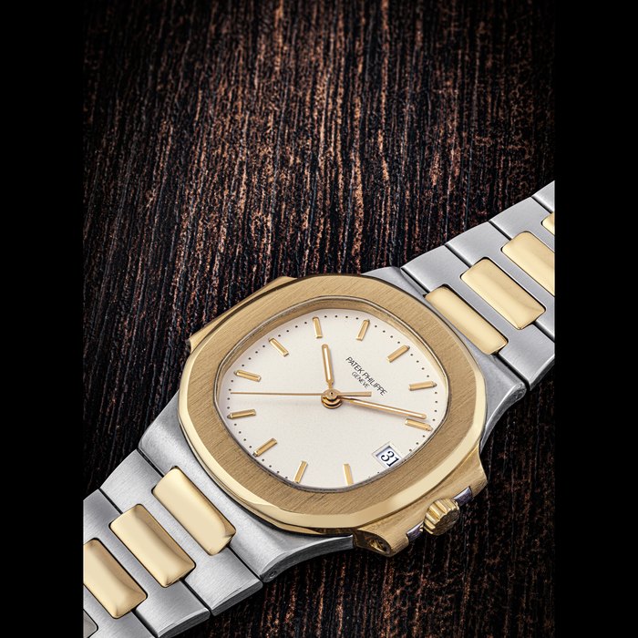 PATEK PHILIPPE. A STAINLESS STEEL AND 18K GOLD AUTOMATIC WRISTWATCH WITH SWEEP CENTRE SECONDS, DATE AND BRACELET NAUTILUS MODEL, REF. 3800, CIRCA 1996