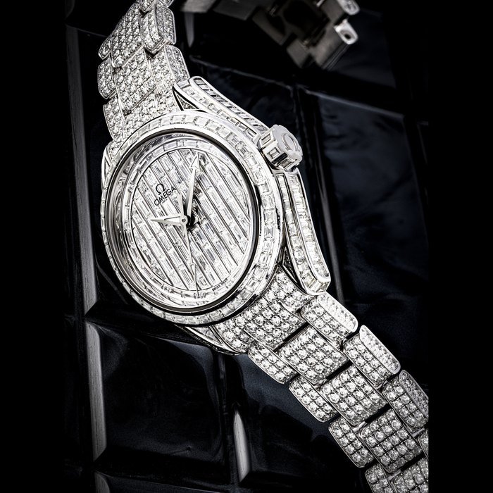 Omega OMEGA. A LADY’S RARE AND IMPRESSIVE 18K WHITE GOLD AND DIAMOND-SET AUTOMATIC WRISTWATCH WITH SWEEP CENTRE SECONDS AND BRACELET AQUA TERRA MODEL, REF. 231.55.30.20.99.003