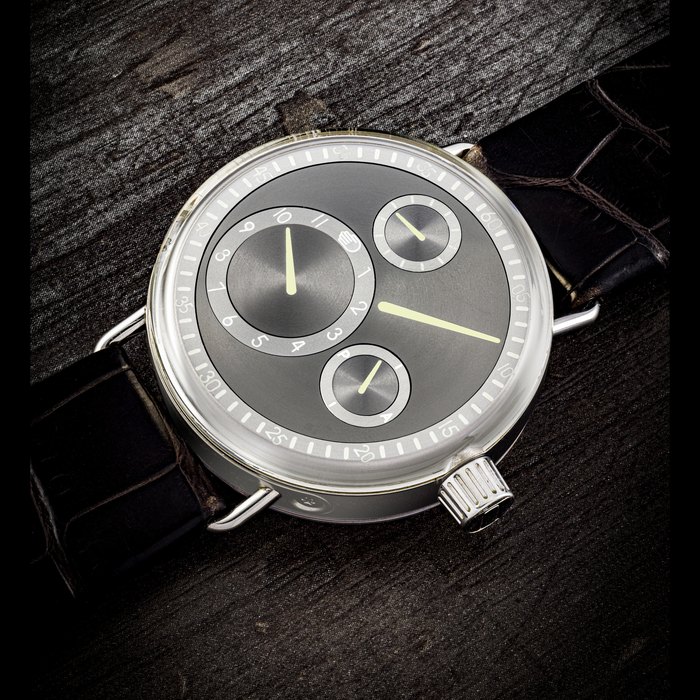 RESSENCE. A STAINLESS STEEL AUTOMATIC WRISTWATCH WITH ORBITAL HOURS, MINUTES, SECONDS AND AM/PM INDICATOR “ZERO SERIES” TYPE 1004 SERIES ONE MODEL