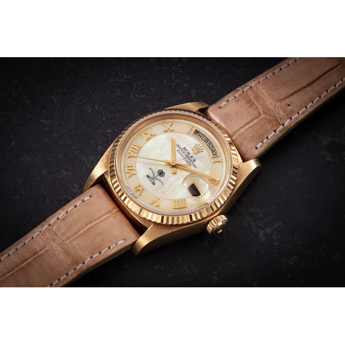 ROLEX, DAY-DATE REF. 18038, A GOLD AUTOMATIC WRISTWATCH WITH MOTHER OF PEARL DIAL FEAUTURING THE SAUDI ARABIAN NATIONAL EMBLEM CASE NUMBER: 5’346’162