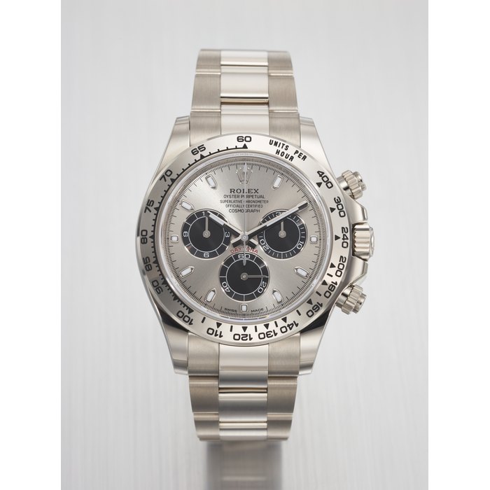 ROLEX. AN ATTRACTIVE 18K WHITE GOLD AUTOMATIC CHRONOGRAPH WRISTWATCH WITH BRACELET SIGNED ROLEX, DAYTONA MODEL, REF. 116509, CASE NO. M5M89965, CIRCA 2020
