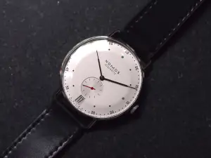 Nomos Metro 38 Datum