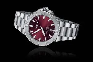 Oris Aquis Date 41.5mm Cherry Red