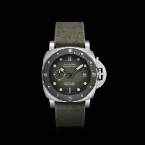 Panerai Panerai Submersible PAM 01697 44mm Stainless steel Green