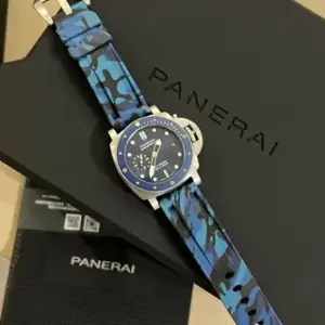 Panerai Panerai Submersible PAM 01068 42mm Stainless steel Blue