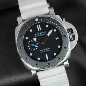 Panerai Panerai Submersible PAM 00683 42mm Stainless steel Black