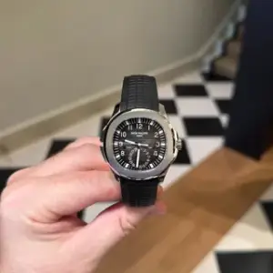 Patek Philippe Patek Philippe Aquanaut 5164A-001 41mm Stainless steel Black, Price & Market Data