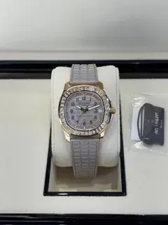 Patek Philippe Patek Philippe Aquanaut 5072R-001 35.5mm Rose gold White
