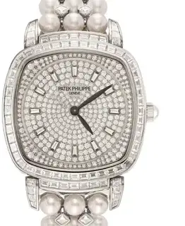 Patek Philippe Patek Philippe Gondolo 7042/100G-010 31mm White gold Paved