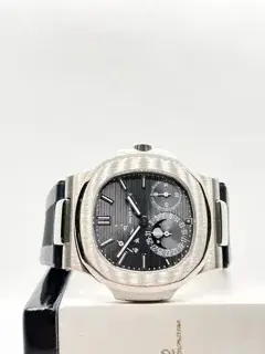 Patek Philippe Patek Philippe Nautilus 5712G-001 40mm White gold Gray