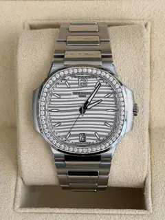 Patek Philippe Patek Philippe Nautilus 7118/1200A-010 35mm Stainless steel Silver