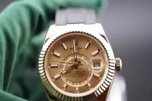 Rolex Rolex Sky-Dweller 326238 42mm Yellow gold Champagne