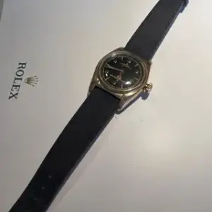 Rolex Rolex Oyster Perpetual 2940 32mm Yellow gold Black