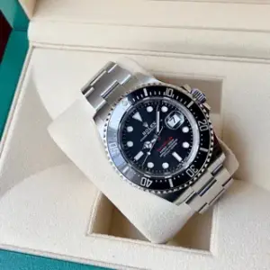 Rolex Rolex Sea-Dweller 126600 Stainless steel Black