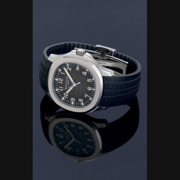 PATEK PHILIPPE. A STAINLESS STEEL AUTOMATIC WRISTWATCH WITH DATE, CENTER SECONDS AND ORIGINAL CERTIFICATE SIGNED PATEK PHILIPPE, GENEVE, AQUANAUT, MOVEMENT NO. 3905905, CASE NO. 4702861, REF. 5167A, CIRCA 2009