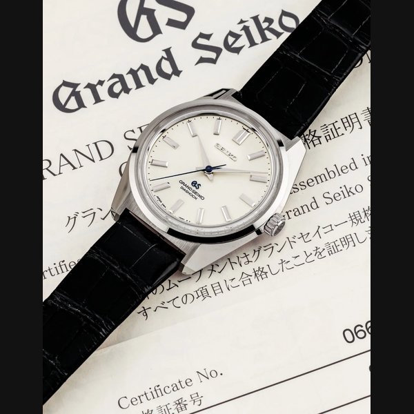 Seiko GRAND SEIKO. A FINE AND RARE 18K WHITE GOLD LIMITED EDITION AUTOMATIC WRISTWATCH WITH SWEEP CENTRE SECONDS · 9S64