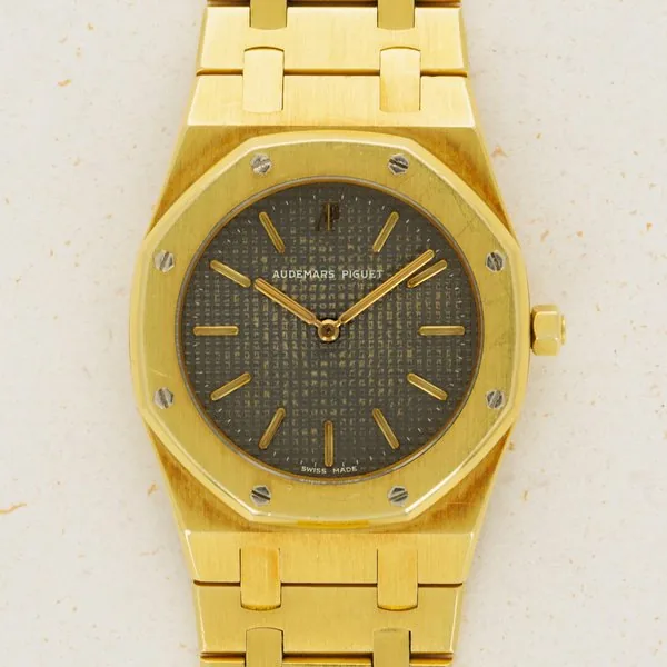 Audemars Piguet Audemars Piguet Royal Oak 18k YG Quartz 6143BA with Original Guarantee · 6143/477