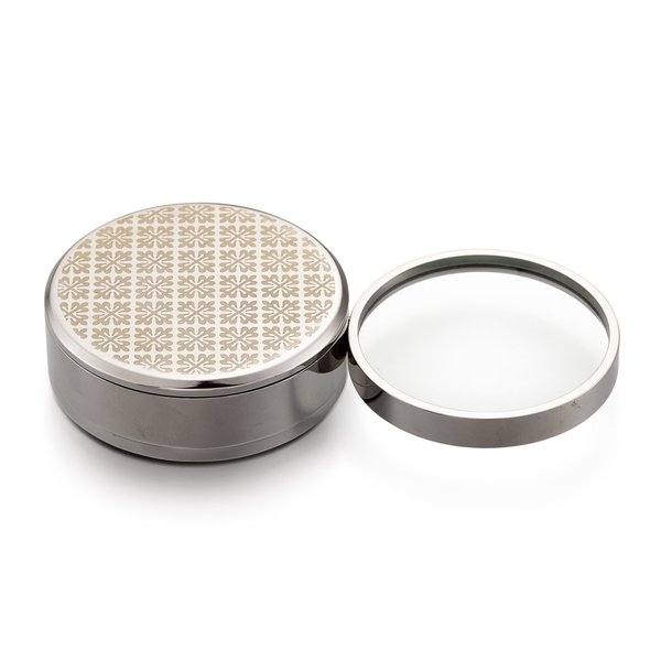 Patek Philippe A large metalwork magnifying glass, Circa 2015 | 百達翡麗 | 金屬製放大鏡，約2015年製