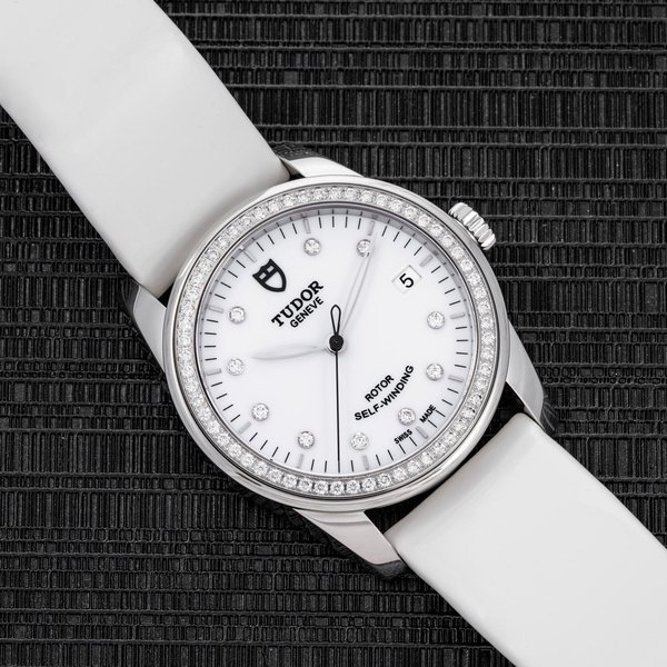Tudor Tudor Glamour Date