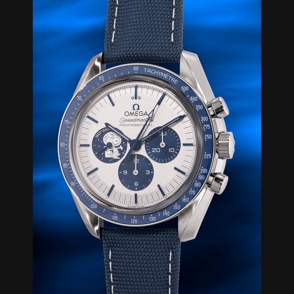 Omega Omega Ref. 310.32.42.50.02.001 Speedmaster Professional, “Silver Snoopy Award” 50th Anniversary · 310.32.42.50.02.001