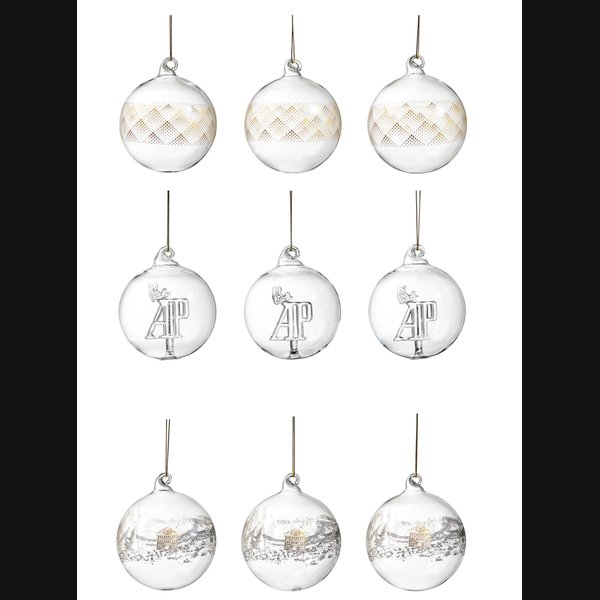 Audemars Piguet A set of nine Christmas ornaments and a box of candles, Circa 2021 | 愛彼 | 一套九件聖誕裝飾及蠟燭禮盒，約2021年製