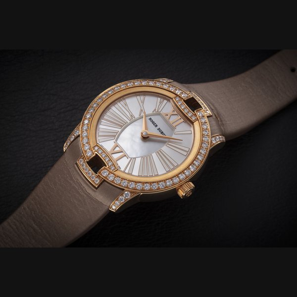 ROGER DUBUIS, VELVET REF. RDDBVE0073, A GOLD WOMEN’S AUTOMATIC WRISTWATCH CASE NUMBER: 4226H