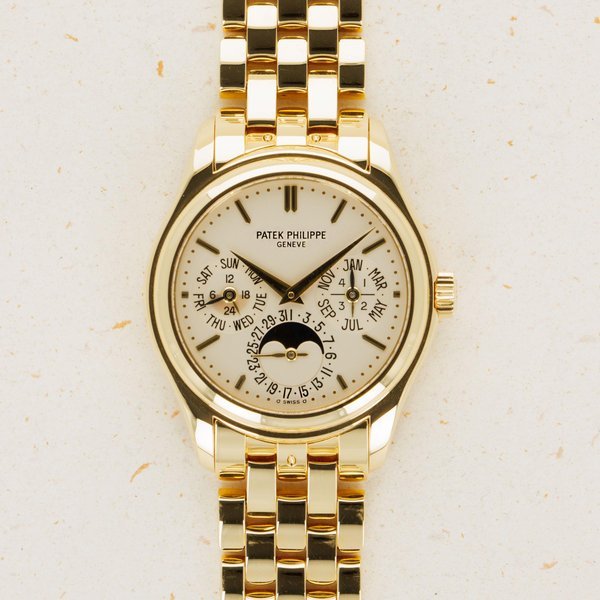 Patek Philippe Patek Philippe Perpetual Calendar 5136J 18kt YG 