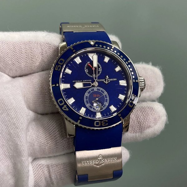 Ulysse Nardin Marine Diver 260-32-3A 18K White Gold Blue Rubber Strap