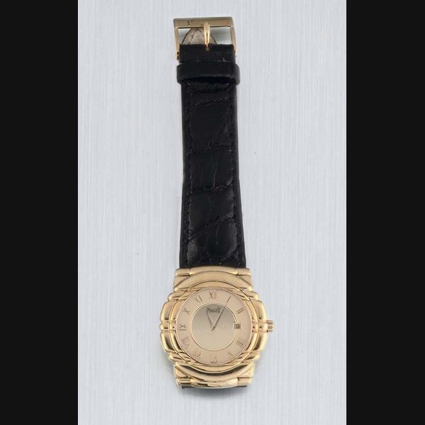 Piaget. An 18ct Gold Quartz Wristwatch with date indication SIGNED PIAGET, MODEL TANAGRA, CASE NO 17041, 591339, CIRCA 1995