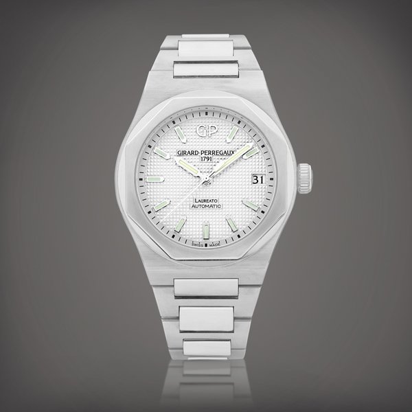 Girard-Perregaux Laureato, Reference 81010-11-131-11A | A stainless steel wristwatch with date and bracelet, Circa 2018 | 芝柏 | Laureato 型號81010-11-131-11A | 精鋼鏈帶腕錶，備日期顯示，約2018年製 · 81010-11-131-11A