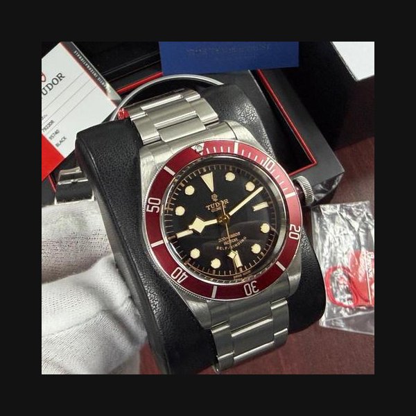 Tudor Tudor Black BayHeritage SMILEY 41 Burgundy Red Bezel Black Dial Steel Bracelet + NATO Straps SnowFlake Gold Hands Tudor Full Set Box Papers Tag Sticker, Price & Market Data