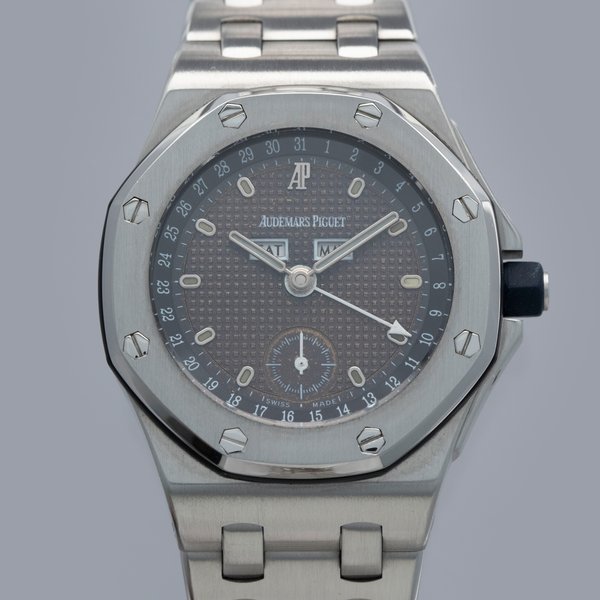Audemars Piguet Audemars Piguet Royal Oak Offshore Triple Calendar 25807ST