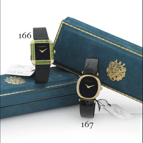IWC. A FINE LADY'S 18K GOLD, DIAMOND AND ONYX CUSHION WRISTWATCH SIGNED INTERNATIONAL WATCH CO., SCHAUFFHAUSEN, MOVEMENT NO. 2279689, CASE NO. 2256069, REF. 8209, CIRCA 1985