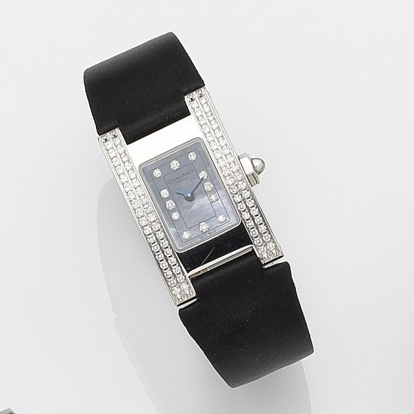 Chaumet. A lady's stainless steel and diamond set quartz wristwatch Ref:121-9661, Recent
